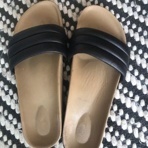 Beatrice Valenzuela slides